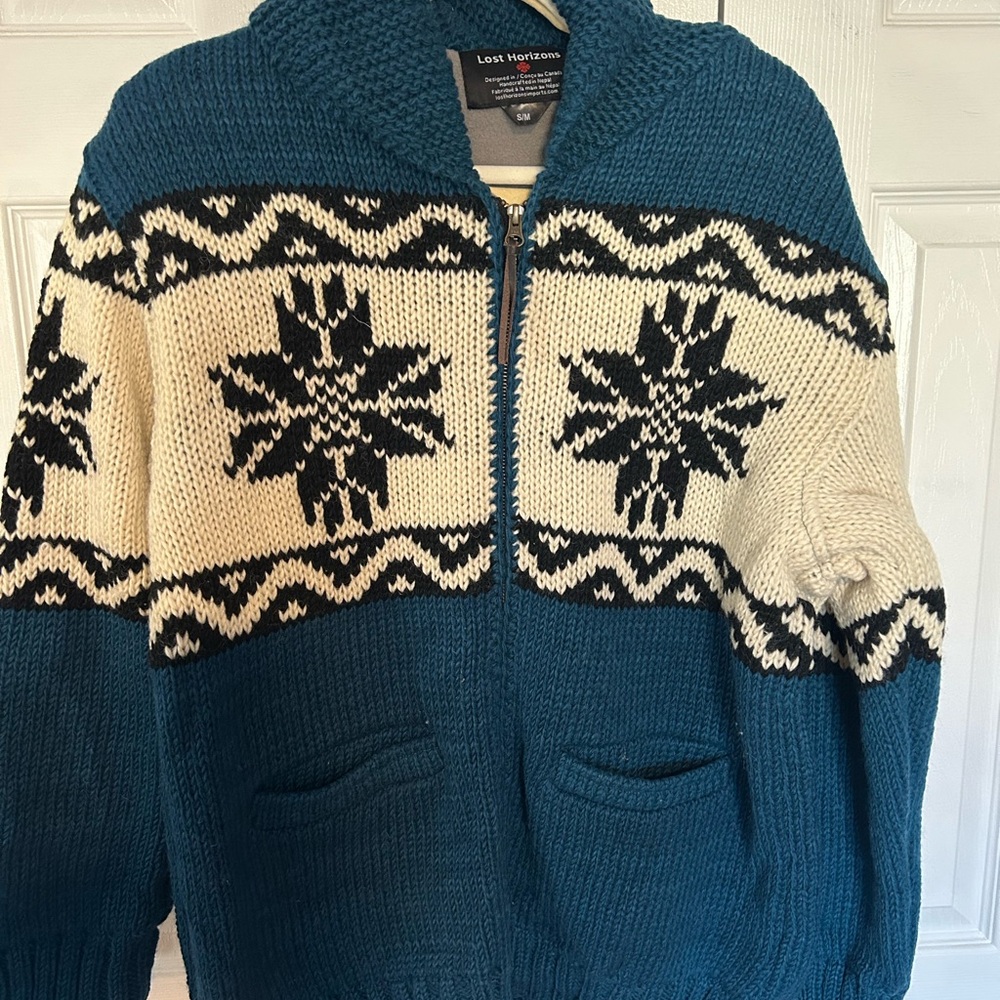 Lost Horizons Womens Teal and Cream Sweater
Brand new, never worn